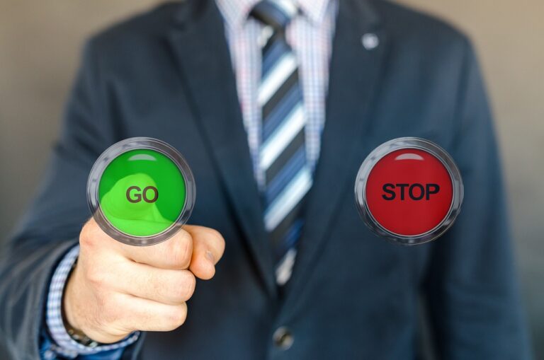 découvrez le rôle clé du contrôleur de gestion dans l'optimisation des performances financières de votre organisation. apprenez comment cette fonction contribue à la prise de décision stratégique et à la planification budgétaire efficace.