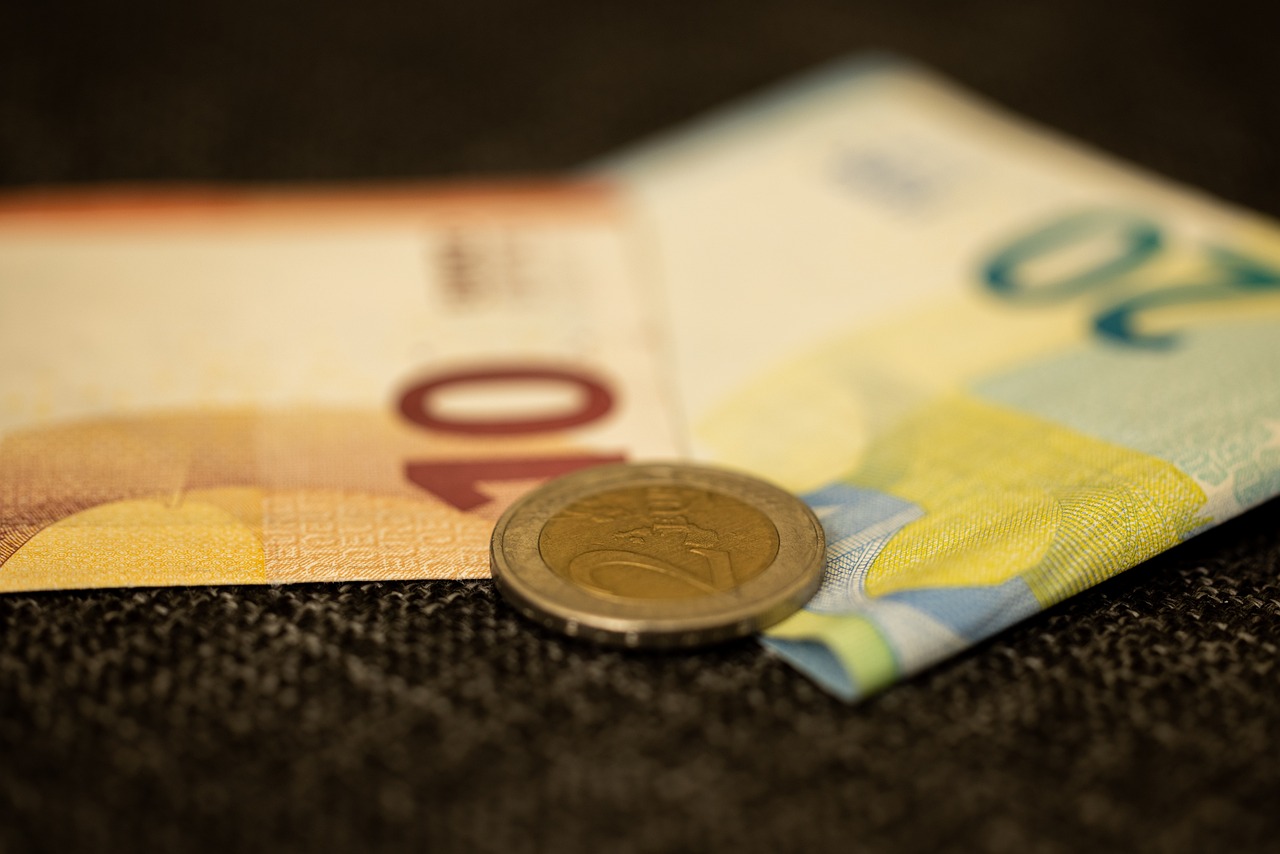 découvrez tout ce qu'il faut savoir sur les salaires : définitions, variations par secteur, astuces pour négocier votre salaire, et tendances du marché du travail en france.